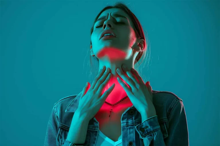 Woman Feeling Pain In Her Neck Nasopharyngeal Cancer